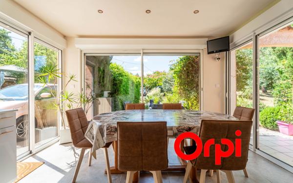 Maison à vendre    9 pièces • 297 m2 Saint-Genis-Laval