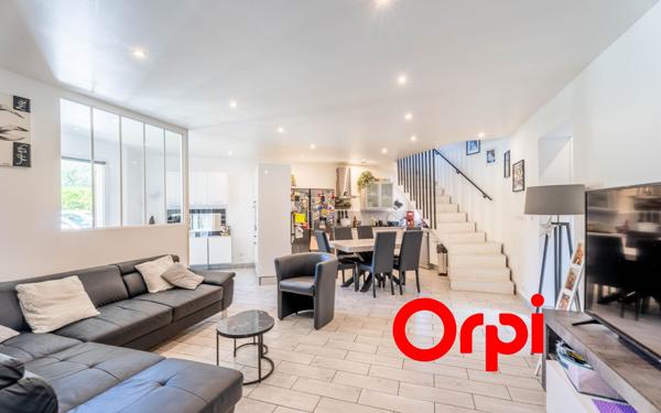 Maison à vendre    9 pièces • 297 m2 Saint-Genis-Laval