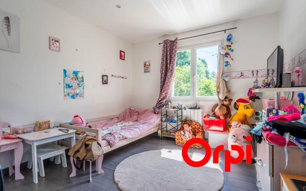 Maison à vendre    9 pièces • 297 m2 Saint-Genis-Laval