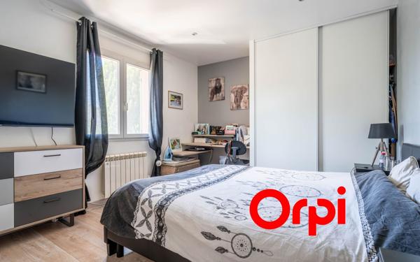 Maison à vendre    9 pièces • 297 m2 Saint-Genis-Laval