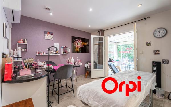 Maison à vendre    9 pièces • 297 m2 Saint-Genis-Laval