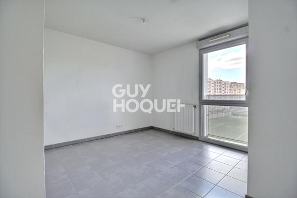 T2 LUMINEUX BALCONS STATIONNEMENT