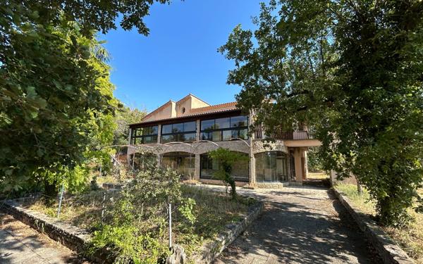 Maison à vendre    7 pièces •  Carpentras