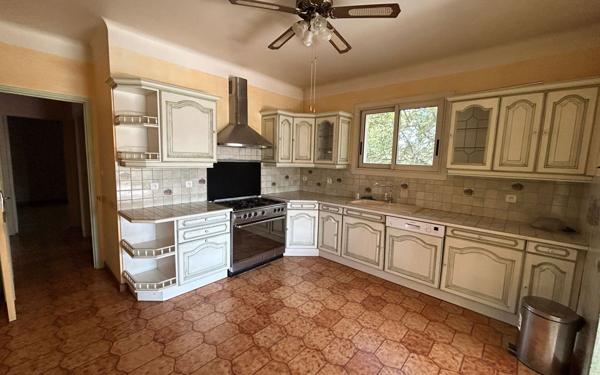 Maison à vendre    7 pièces •  Carpentras