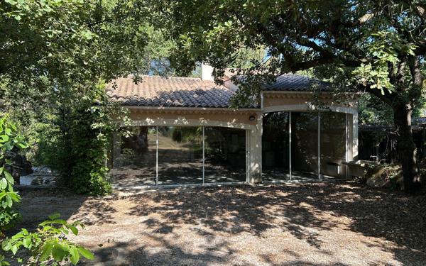 Maison à vendre    7 pièces •  Carpentras