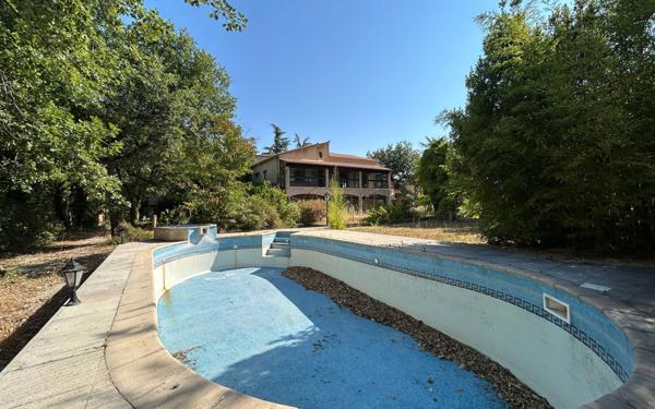 Maison à vendre    7 pièces •  Carpentras