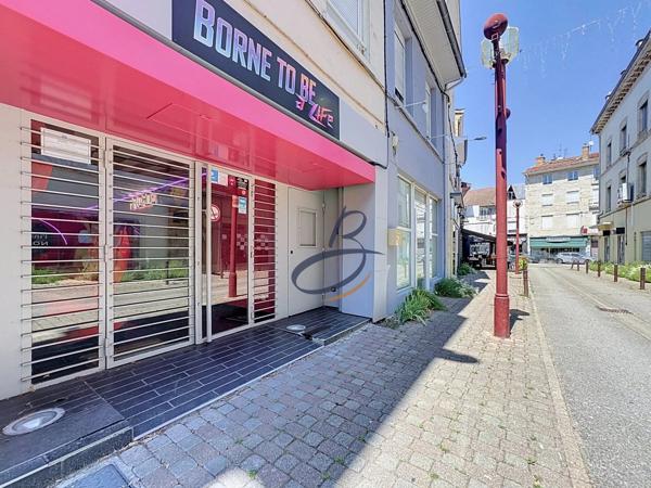 Location                                                      Local commercial
                        
                     3 pièces                      155 m2                     à Bourgoin-Jallieu