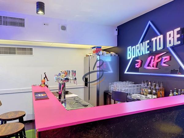 Location                                                      Local commercial
                        
                     3 pièces                      155 m2                     à Bourgoin-Jallieu