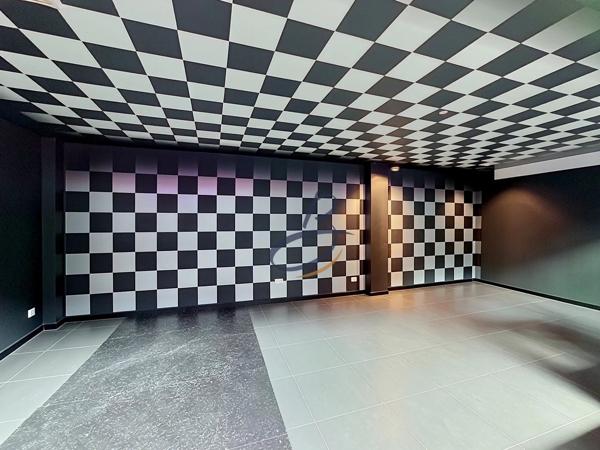Location                                                      Local commercial
                        
                     3 pièces                      155 m2                     à Bourgoin-Jallieu