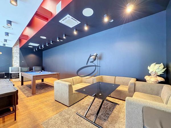 Location                                                      Local commercial
                        
                     3 pièces                      155 m2                     à Bourgoin-Jallieu