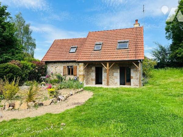 ST MARTIN DES CHAMPS - En campagne, dans un endroit paisible maison rénovée avec goût d'environ...