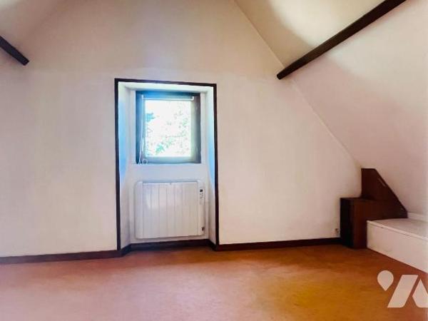 ST MARTIN DES CHAMPS - En campagne, dans un endroit paisible maison rénovée avec goût d'environ...