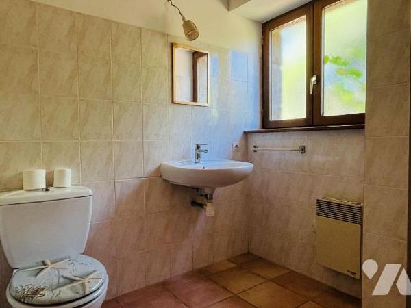 ST MARTIN DES CHAMPS - En campagne, dans un endroit paisible maison rénovée avec goût d'environ...