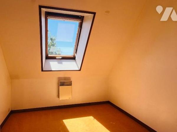 ST MARTIN DES CHAMPS - En campagne, dans un endroit paisible maison rénovée avec goût d'environ...