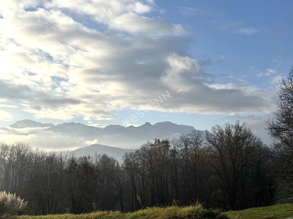 Sublime 3 pièces avec grande terrasse et dépendances dans un environnement dégagé et verdoyant