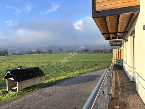 Sublime 3 pièces avec grande terrasse et dépendances dans un environnement dégagé et verdoyant