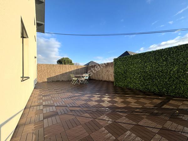 Sublime 3 pièces avec grande terrasse et dépendances dans un environnement dégagé et verdoyant