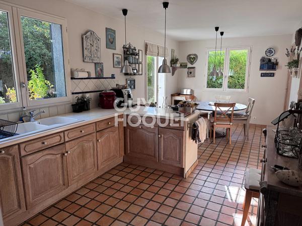 A Mennecy, Maison de 9 pièces avec sous/sol total