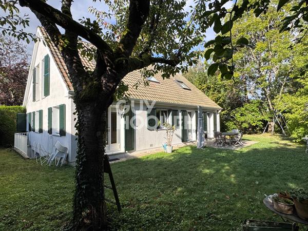 A Mennecy, Maison de 9 pièces avec sous/sol total