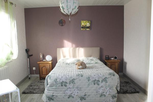 Belle maison entièrement rénovée de 153m2 avec garage double. Idéal famille nombreuse.