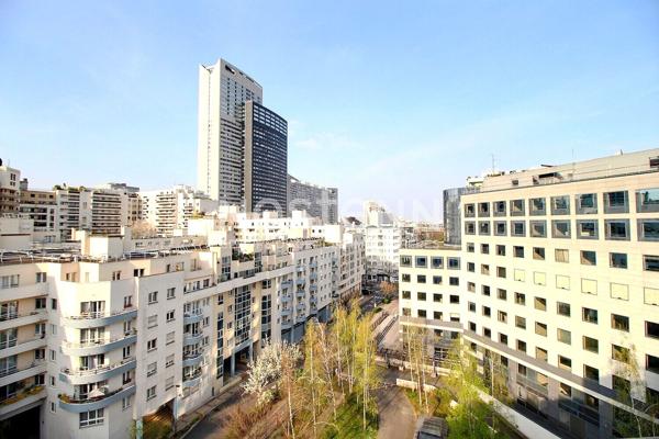 Courbevoie appartement à vendre 2 pièces TERRASSE 40m² TRANSPORTS COMMERCES RAVALEMENT VOTE ET PAYE