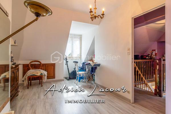 ROMORANTIN-LANTHENAY (41200) - JOLIE MAISON TRADITIONNELLE, au calme d'un quartier résidentiel, vous découvrirez au rez-de-chaussée une entrée, un salon/séjour avec cheminée et sa salle à manger, une cuisine aménagée indépendante, une chambre, une salle d'eau, un wc et une chaufferie/buanderie. A l'étage, un palier, deux chambres, une salle d'eau et un wc indépendant. L'ensemble sur un terrain paysagé de plus de 1500 m² avec un double garage de 35 m².
Chauffage au gaz, portail électrique, menuiseries PVC, volet roulant électrique…
A découvrir rapidement!

Pour visiter et vous accompagner dans votre projet n'hésitez pas à me contacter, ADRIEN LACOUR.
- ESTIMATION GRATUITE DE VOTRE BIEN -