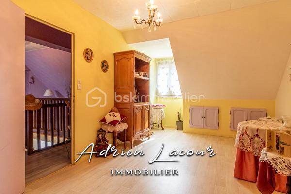 ROMORANTIN-LANTHENAY (41200) - JOLIE MAISON TRADITIONNELLE, au calme d'un quartier résidentiel, vous découvrirez au rez-de-chaussée une entrée, un salon/séjour avec cheminée et sa salle à manger, une cuisine aménagée indépendante, une chambre, une salle d'eau, un wc et une chaufferie/buanderie. A l'étage, un palier, deux chambres, une salle d'eau et un wc indépendant. L'ensemble sur un terrain paysagé de plus de 1500 m² avec un double garage de 35 m².
Chauffage au gaz, portail électrique, menuiseries PVC, volet roulant électrique…
A découvrir rapidement!

Pour visiter et vous accompagner dans votre projet n'hésitez pas à me contacter, ADRIEN LACOUR.
- ESTIMATION GRATUITE DE VOTRE BIEN -