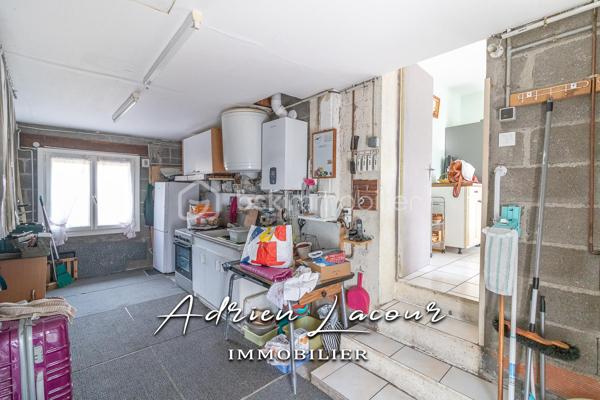 ROMORANTIN-LANTHENAY (41200) - JOLIE MAISON TRADITIONNELLE, au calme d'un quartier résidentiel, vous découvrirez au rez-de-chaussée une entrée, un salon/séjour avec cheminée et sa salle à manger, une cuisine aménagée indépendante, une chambre, une salle d'eau, un wc et une chaufferie/buanderie. A l'étage, un palier, deux chambres, une salle d'eau et un wc indépendant. L'ensemble sur un terrain paysagé de plus de 1500 m² avec un double garage de 35 m².
Chauffage au gaz, portail électrique, menuiseries PVC, volet roulant électrique…
A découvrir rapidement!

Pour visiter et vous accompagner dans votre projet n'hésitez pas à me contacter, ADRIEN LACOUR.
- ESTIMATION GRATUITE DE VOTRE BIEN -