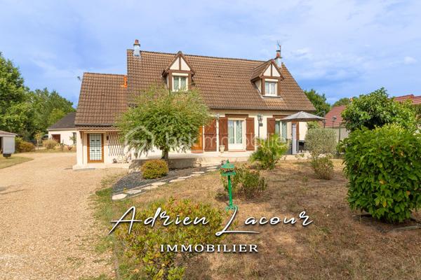 ROMORANTIN-LANTHENAY (41200) - JOLIE MAISON TRADITIONNELLE, au calme d'un quartier résidentiel, vous découvrirez au rez-de-chaussée une entrée, un salon/séjour avec cheminée et sa salle à manger, une cuisine aménagée indépendante, une chambre, une salle d'eau, un wc et une chaufferie/buanderie. A l'étage, un palier, deux chambres, une salle d'eau et un wc indépendant. L'ensemble sur un terrain paysagé de plus de 1500 m² avec un double garage de 35 m².
Chauffage au gaz, portail électrique, menuiseries PVC, volet roulant électrique…
A découvrir rapidement!

Pour visiter et vous accompagner dans votre projet n'hésitez pas à me contacter, ADRIEN LACOUR.
- ESTIMATION GRATUITE DE VOTRE BIEN -