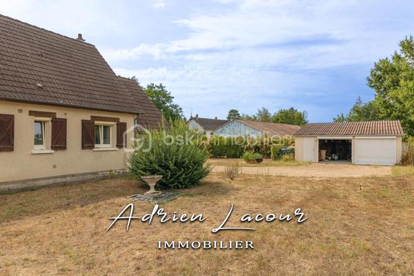 ROMORANTIN-LANTHENAY (41200) - JOLIE MAISON TRADITIONNELLE, au calme d'un quartier résidentiel, vous découvrirez au rez-de-chaussée une entrée, un salon/séjour avec cheminée et sa salle à manger, une cuisine aménagée indépendante, une chambre, une salle d'eau, un wc et une chaufferie/buanderie. A l'étage, un palier, deux chambres, une salle d'eau et un wc indépendant. L'ensemble sur un terrain paysagé de plus de 1500 m² avec un double garage de 35 m².
Chauffage au gaz, portail électrique, menuiseries PVC, volet roulant électrique…
A découvrir rapidement!

Pour visiter et vous accompagner dans votre projet n'hésitez pas à me contacter, ADRIEN LACOUR.
- ESTIMATION GRATUITE DE VOTRE BIEN -