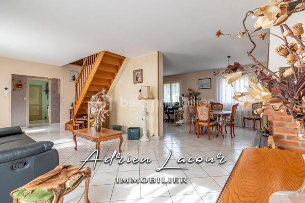 ROMORANTIN-LANTHENAY (41200) - JOLIE MAISON TRADITIONNELLE, au calme d'un quartier résidentiel, vous découvrirez au rez-de-chaussée une entrée, un salon/séjour avec cheminée et sa salle à manger, une cuisine aménagée indépendante, une chambre, une salle d'eau, un wc et une chaufferie/buanderie. A l'étage, un palier, deux chambres, une salle d'eau et un wc indépendant. L'ensemble sur un terrain paysagé de plus de 1500 m² avec un double garage de 35 m².
Chauffage au gaz, portail électrique, menuiseries PVC, volet roulant électrique…
A découvrir rapidement!

Pour visiter et vous accompagner dans votre projet n'hésitez pas à me contacter, ADRIEN LACOUR.
- ESTIMATION GRATUITE DE VOTRE BIEN -