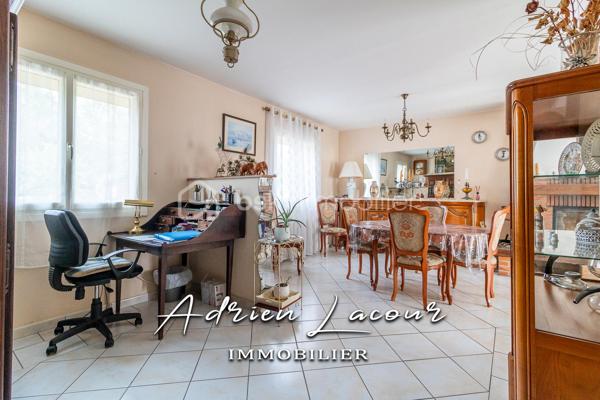 ROMORANTIN-LANTHENAY (41200) - JOLIE MAISON TRADITIONNELLE, au calme d'un quartier résidentiel, vous découvrirez au rez-de-chaussée une entrée, un salon/séjour avec cheminée et sa salle à manger, une cuisine aménagée indépendante, une chambre, une salle d'eau, un wc et une chaufferie/buanderie. A l'étage, un palier, deux chambres, une salle d'eau et un wc indépendant. L'ensemble sur un terrain paysagé de plus de 1500 m² avec un double garage de 35 m².
Chauffage au gaz, portail électrique, menuiseries PVC, volet roulant électrique…
A découvrir rapidement!

Pour visiter et vous accompagner dans votre projet n'hésitez pas à me contacter, ADRIEN LACOUR.
- ESTIMATION GRATUITE DE VOTRE BIEN -