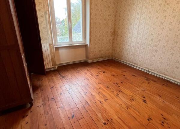 Maison à vendre    6 pièces •  Spézet