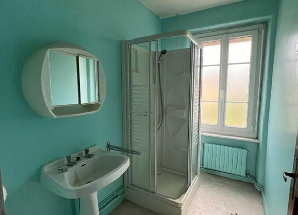 Maison à vendre    6 pièces •  Spézet