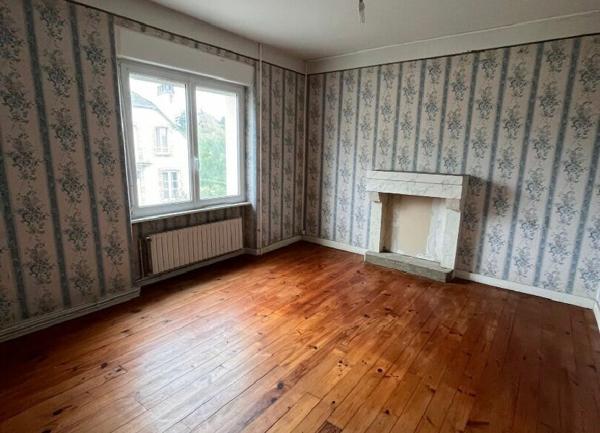 Maison à vendre    6 pièces •  Spézet