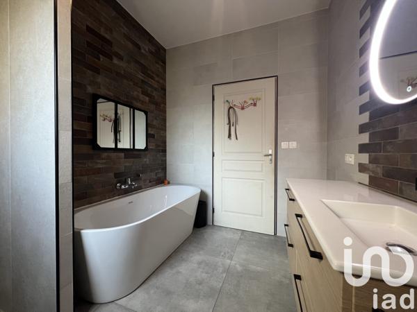 House for sale 5 rooms 125 m² La Châtaigneraie