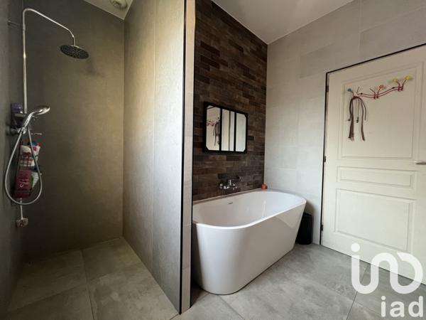 House for sale 5 rooms 125 m² La Châtaigneraie