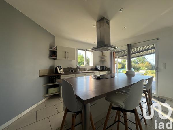 House for sale 5 rooms 125 m² La Châtaigneraie