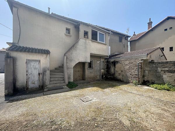 VALENCE - Maison de rue a renover avec 2 garages