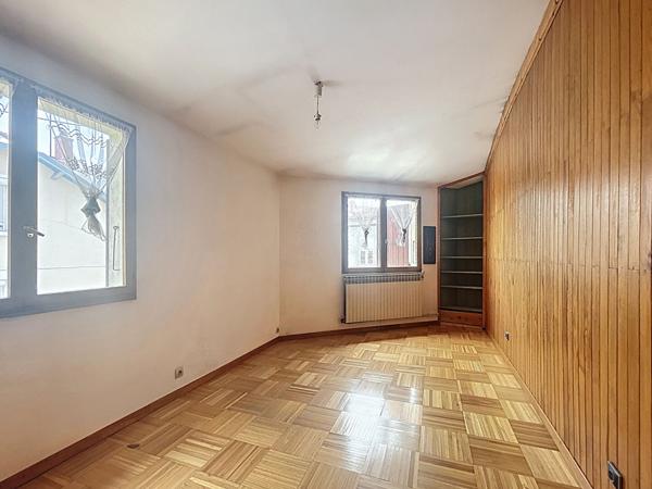 VALENCE - Maison de rue a renover avec 2 garages