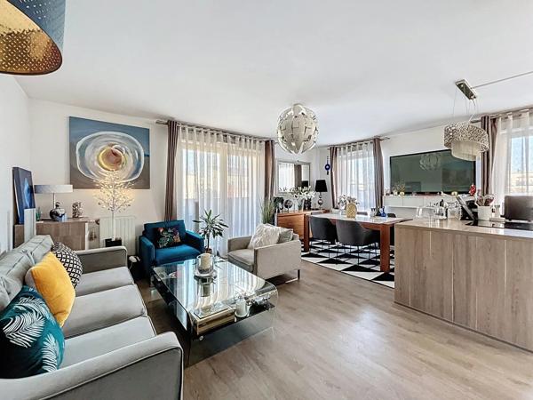 Vente                                                      Appartement
                        
                     3 pièces                      66 m2                     à Limeil-Brévannes