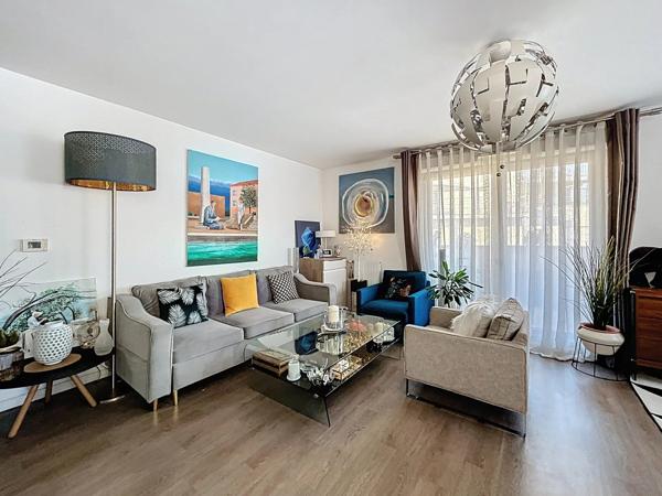 Vente                                                      Appartement
                        
                     3 pièces                      66 m2                     à Limeil-Brévannes