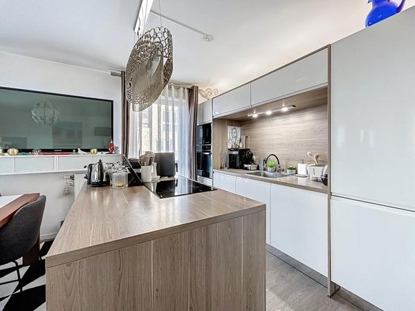 Vente                                                      Appartement
                        
                     3 pièces                      66 m2                     à Limeil-Brévannes