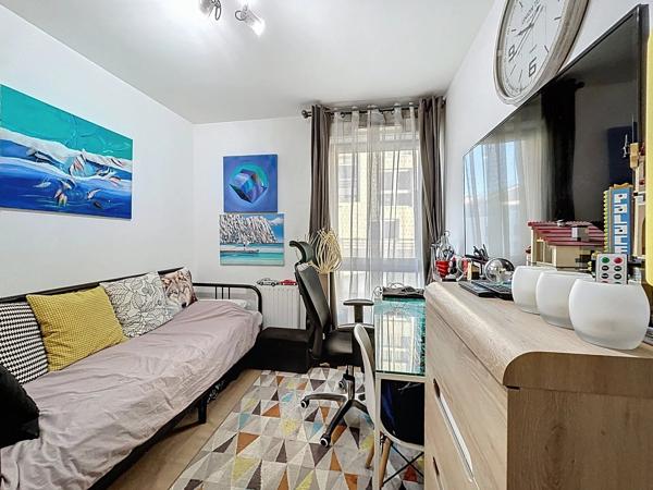 Vente                                                      Appartement
                        
                     3 pièces                      66 m2                     à Limeil-Brévannes