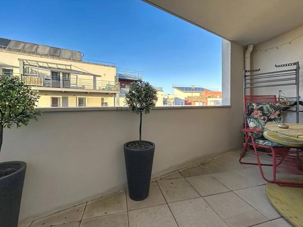 Vente                                                      Appartement
                        
                     3 pièces                      66 m2                     à Limeil-Brévannes