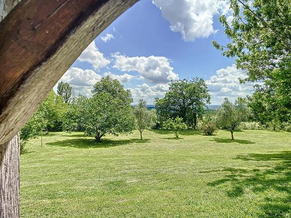 A vendre Maison plain pieds 110 m2 à Nérac 4 pièces, 3 chambres avec parc de 5000m²