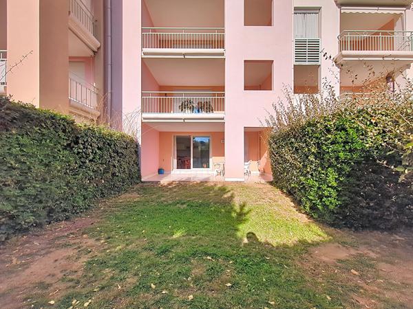 Saint-Aygulf, T2, proche mer, parking, cave, piscine