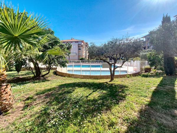 Saint-Aygulf, T2, proche mer, parking, cave, piscine