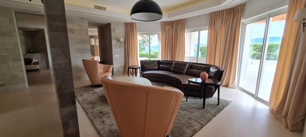 MOUGINS ROYAL GOLF Superbe Villa Contemporaine avec accès direct au golf