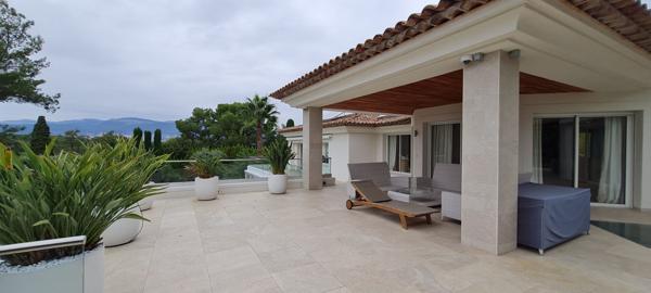 MOUGINS ROYAL GOLF Superbe Villa Contemporaine avec accès direct au golf